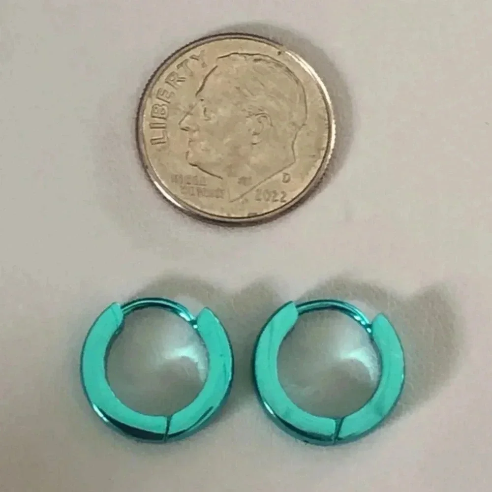 Green 2.8mm Stainless Steel Stud Hoop Earrings NWT